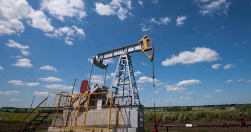 Giá xăng dầu hôm nay 25/12/215: Quay đầu giảm