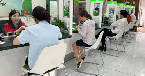 Lý do người dân ồ ạt gửi tiền ngân hàng