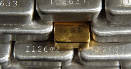 Cơn địa chấn bạc toàn cầu: Giá tăng dựng đứng, áp đảo vàng