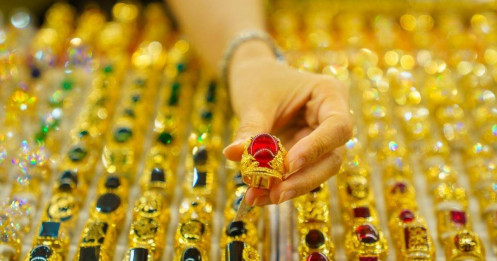 Giá vàng hôm nay 28/12/2025 leo dốc, vàng miếng SJC tăng 3,1 triệu đồng