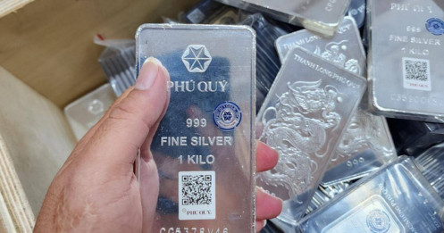 Loạn giá bạc 'sang tay'