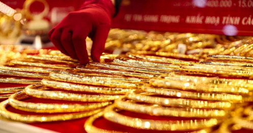 Giá vàng 'rơi tự do' 3-4 triệu đồng chỉ sau một đêm, lời cảnh báo với nhà đầu tư