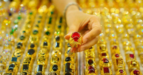 Năm biến động của giá vàng: Kẻ cười, người khóc