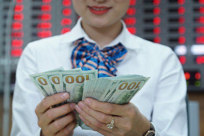 Giá USD tại các ngân hàng giảm rất mạnh
