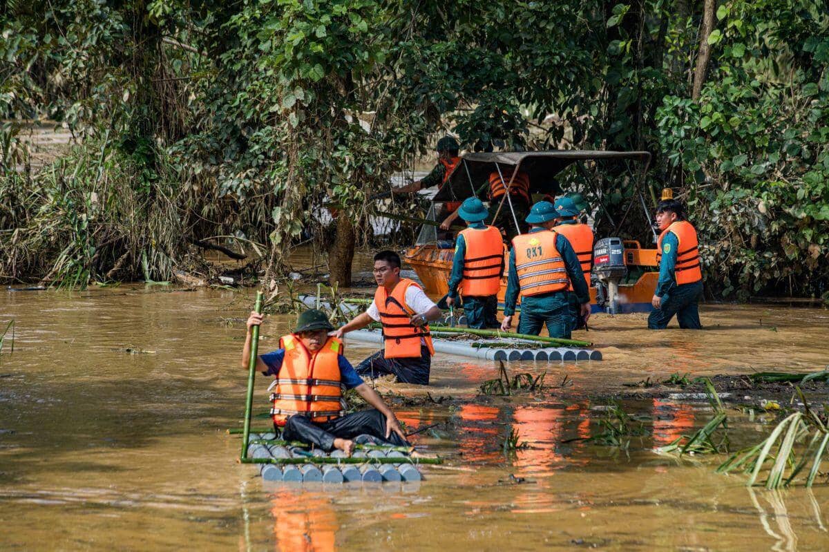 Những ngày căng mình giữa lũ dữ tìm 3 cán bộ dự án Đồng Đăng - Trà Lĩnh mất tích