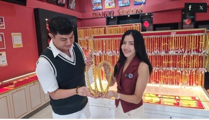 Giá vàng tăng vọt, dân Thái Lan đổ xô mua trang sức mỹ ký