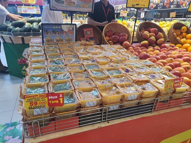 Chưa qua ngày Rằm tháng Tám, bánh Trung thu “đại hạ giá” khắp nơi, chỉ còn từ 10 nghìn đồng/chiếc