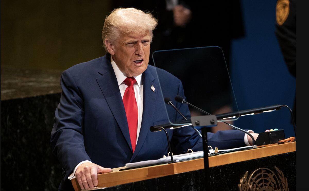 Chính quyền Trump mở bán 600 triệu tấn than