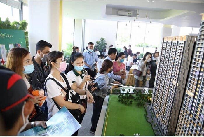 Nên đánh thuế để giảm đầu cơ thay vì bắt buộc giao dịch qua sàn bất động sản Nhà nước