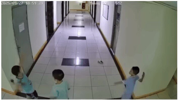 Bất ngờ số tiền gia đình bé trai chơi ném dép dẫn tới hỏng 2 thang máy phải bồi thường