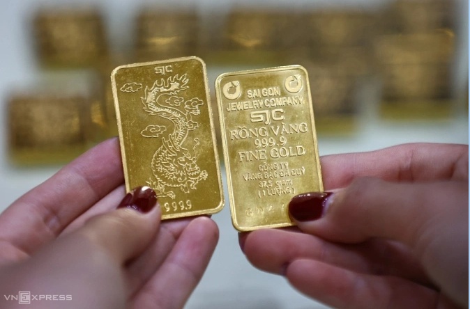 Giá vàng miếng lên gần 144 triệu đồng một lượng