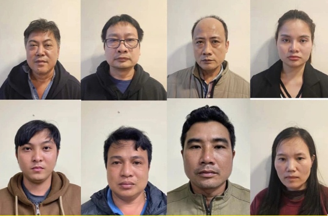 Hàng trăm cân vàng giấu trong giày đưa từ Trung Quốc về Việt Nam