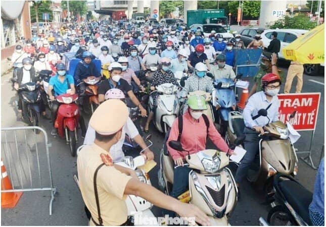 Chuyên gia: Đề xuất bố trí lệch giờ học, giờ làm giúp giảm ùn tắc giao thông ngay