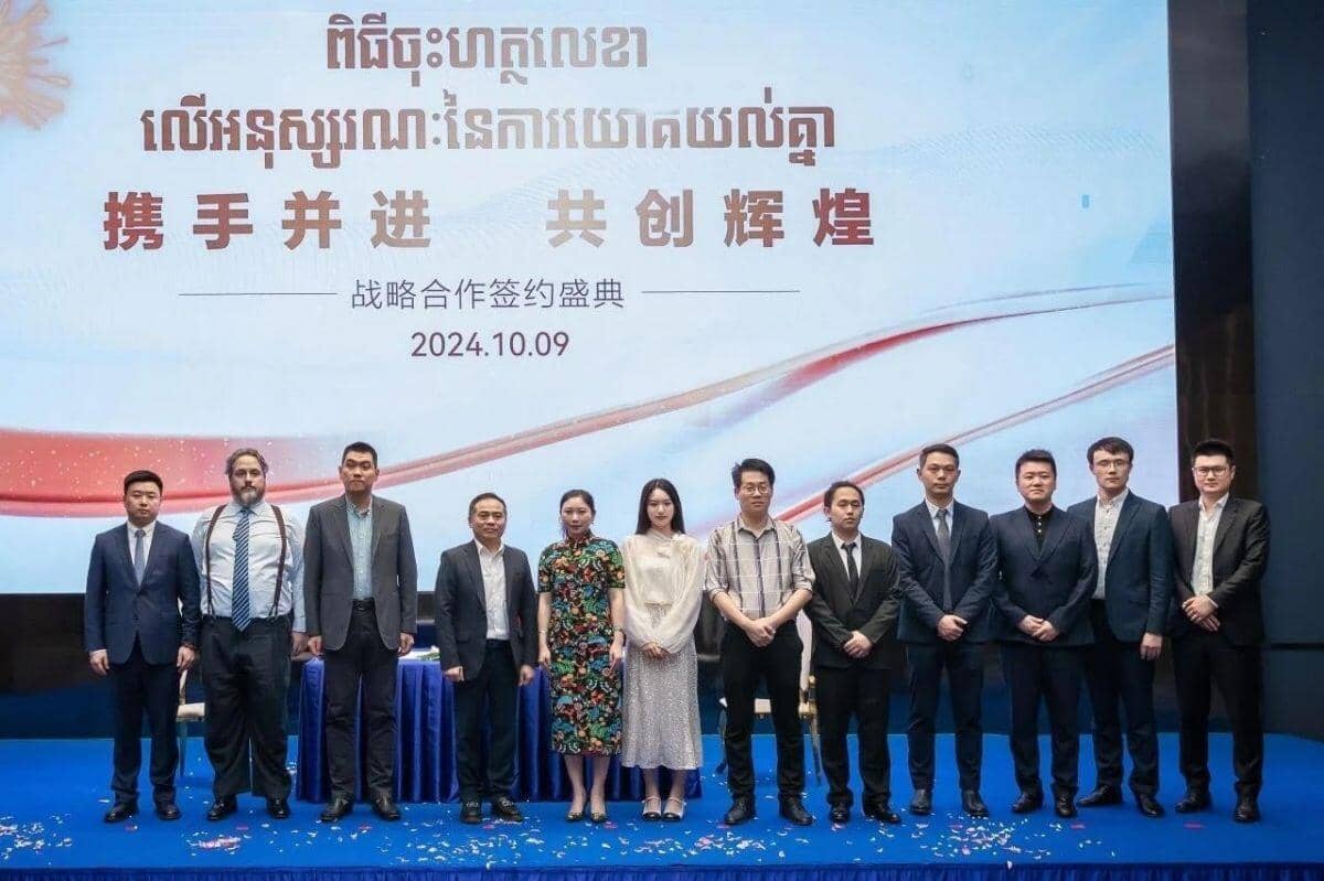 "Tỷ phú lừa đảo": Công thức nào khuếch trương đế chế?