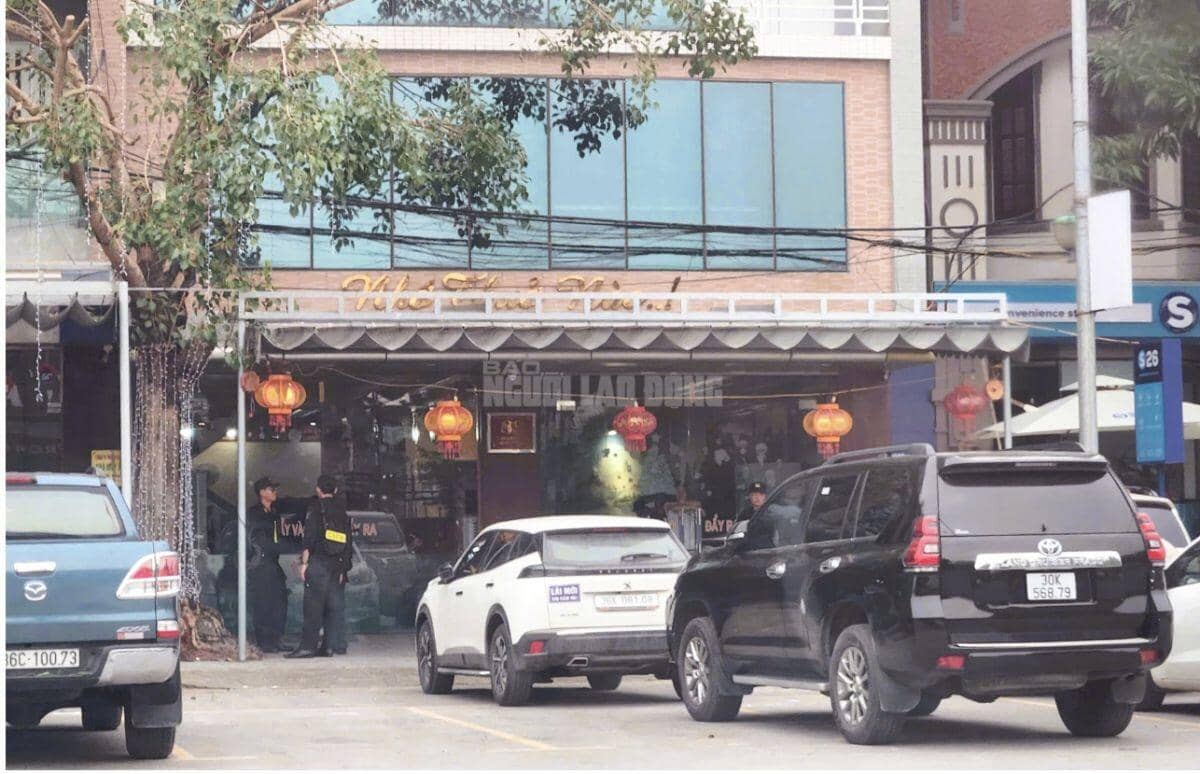 Nhiều cảnh sát phong tỏa, xuất hiện tại nhà 1 doanh nhân có tiếng ở Thanh Hóa