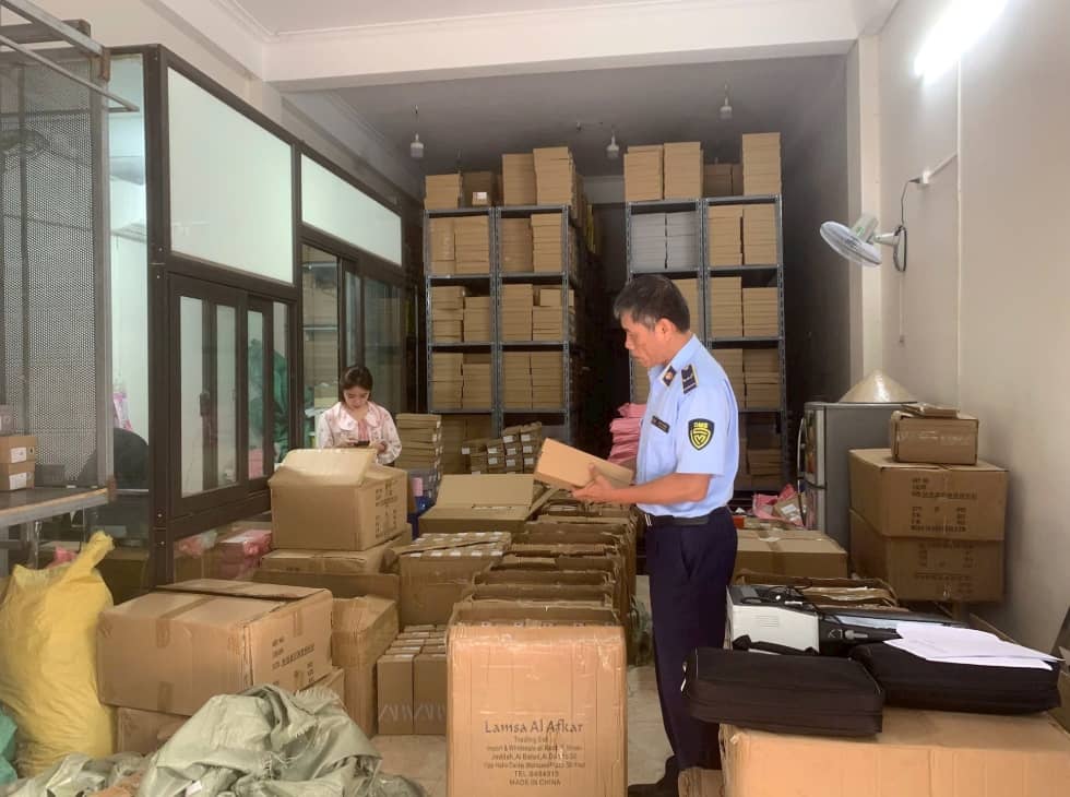 Hà Nội: Phát hiện kho hàng "khủng" kinh doanh hàng giả thương hiệu ZARA tại Hà Đông