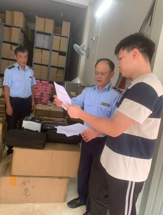 Hà Nội: Phát hiện kho hàng "khủng" kinh doanh hàng giả thương hiệu ZARA tại Hà Đông