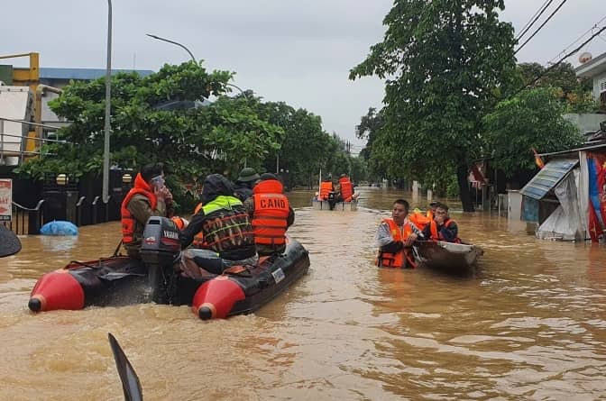 Chính phủ hỗ trợ Huế hai tấn lương khô và 150 tỷ đồng