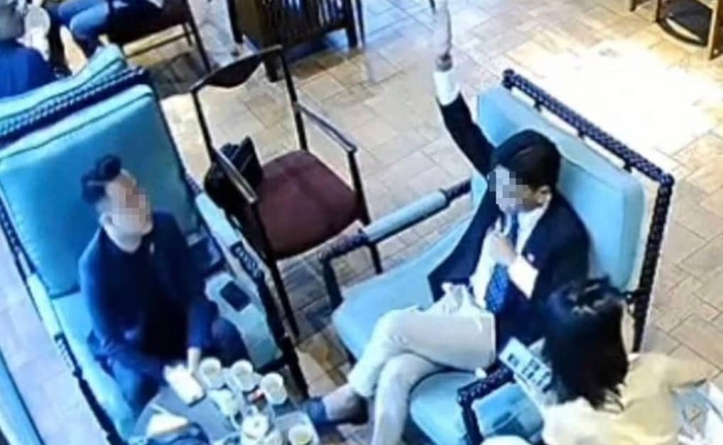 Em trai ‘tổng tài’ đánh người ở quán cà phê: Vẫn bị tạm giam, cơ quan điều tra nói gì?