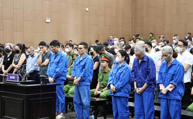 7 cựu cán bộ đi 80 km đánh bạc 465 lần do 'tò mò, giải sầu'