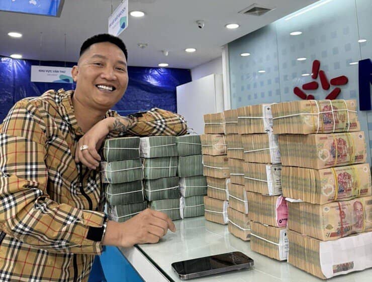 Huấn "Hoa Hồng" đang góp vốn và làm chủ những doanh nghiệp nào?