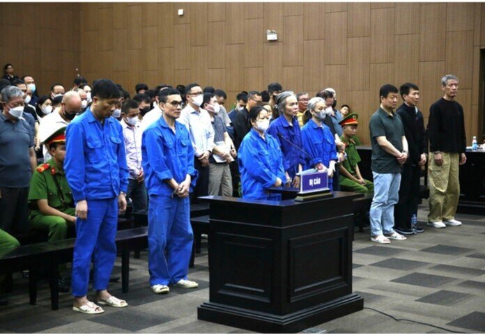 Cựu bí thư Thành ủy Hòa Bình cũ đánh bạc 112 tỉ đồng, thua 7 tỉ đồng nói kinh tế gia đình khó khăn