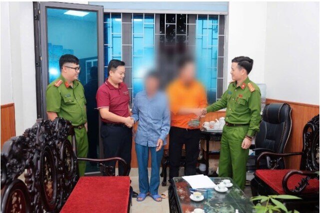 Nhiều cụ ông, cụ bà suýt mất hàng trăm triệu vì “công an giả”