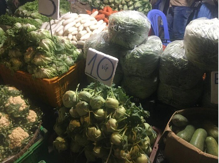 Giá rau củ tăng mạnh sau bão