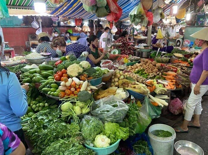 Giá rau củ tăng mạnh sau bão