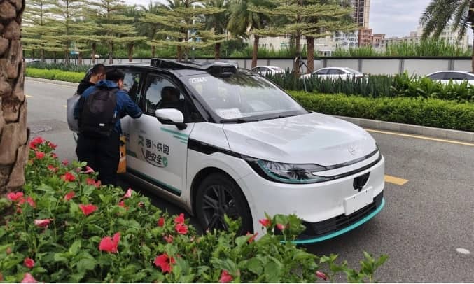 Robotaxi Trung Quốc chạy gần 36.000 chuyến mỗi ngày