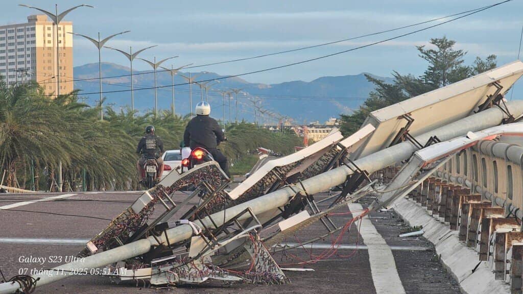 Cảnh tượng bão số 13 càn quét ở Gia Lai, thiệt hại ước tính hơn 5.000 tỷ đồng