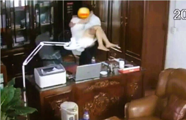 Sở GD-ĐT Ninh Bình vào cuộc vụ clip lãnh đạo trường THPT "thân mật" với nhiều phụ nữ