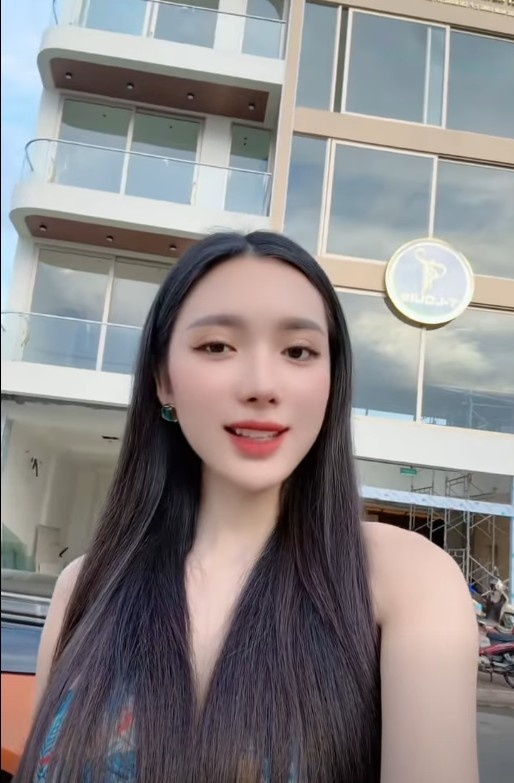 Ngân Collagen tiếp tục khoe nhà mới, công ty giữa ồn ào pháp lý?