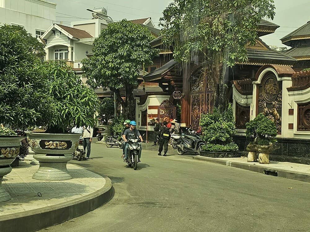 Giữa lúc biệt phủ 4.000m² và chuỗi thẩm mỹ Mailisa bị khám xét, vợ chồng Mailisa đang ở đâu?