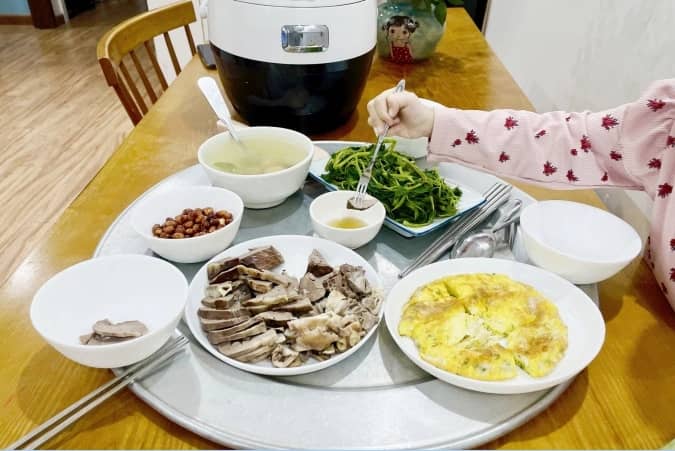 Người dân chóng mặt vì giá rau xanh "nhảy múa"