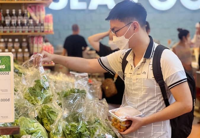 Người dân chóng mặt vì giá rau xanh "nhảy múa"
