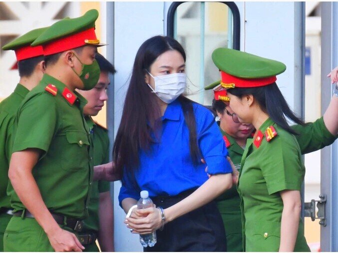 Hoa hậu Thùy Tiên, Hằng Du Mục ra tòa