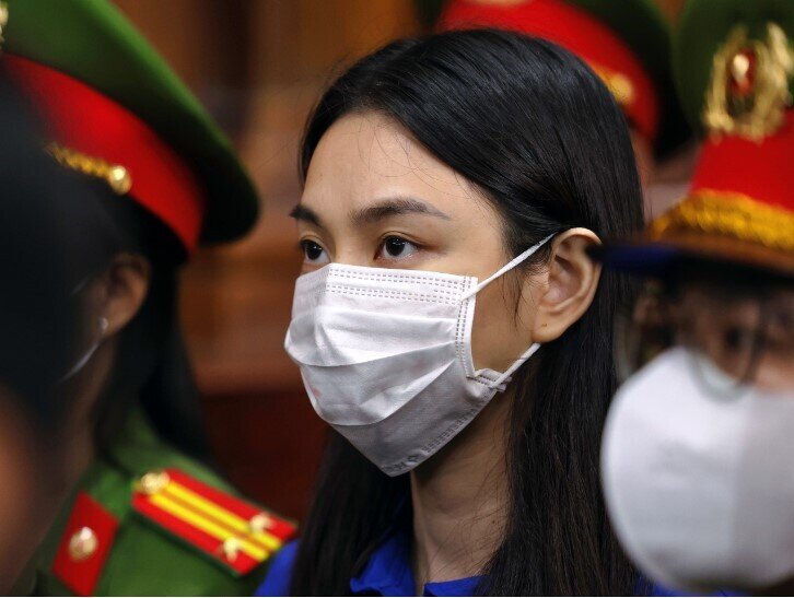 Nguyễn Thúc Thùy Tiên đồng ý để 2 luật sư bào chữa