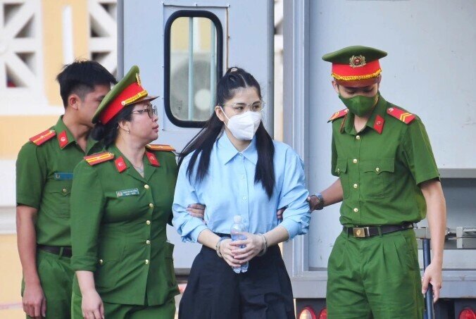 Hoa hậu Thùy Tiên, Hằng Du Mục ra tòa