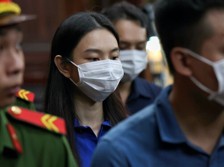 Bị cáo Nguyễn Thúc Thùy Tiên khai các bước đi đều hỏi "giám đốc Dung"