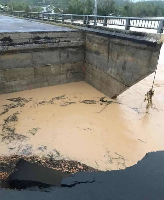 Hàng loạt cầu, đường hư hỏng sau lũ lịch sử