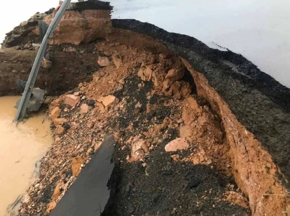 Hàng loạt cầu, đường hư hỏng sau lũ lịch sử