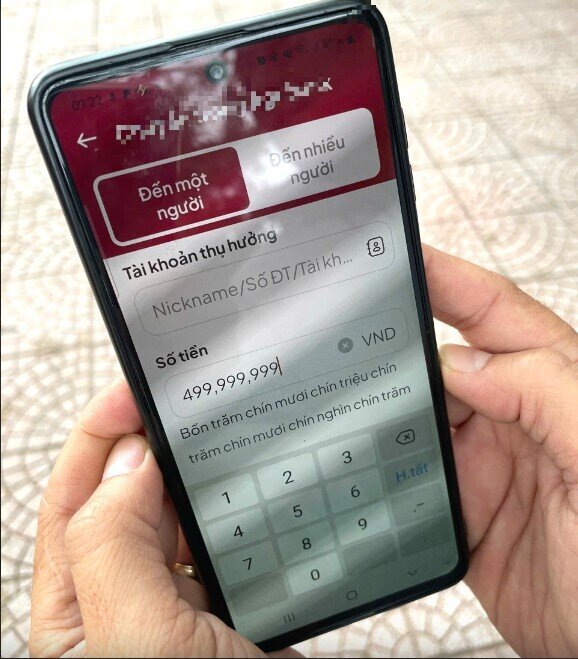 Vụ chuyển nhầm gần 500 triệu đồng, người nhận "không hợp tác": Không phải người xa lạ!