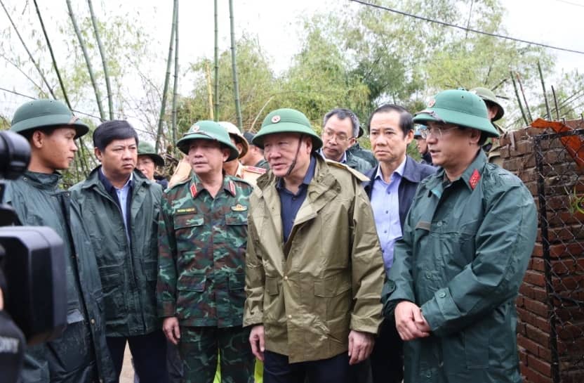 Tổng lực cứu trợ người dân vùng lũ