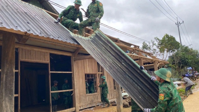 Đà Nẵng: Đưa người dân di dời tới nơi an toàn trước ảnh hưởng phức tạp của mưa bão