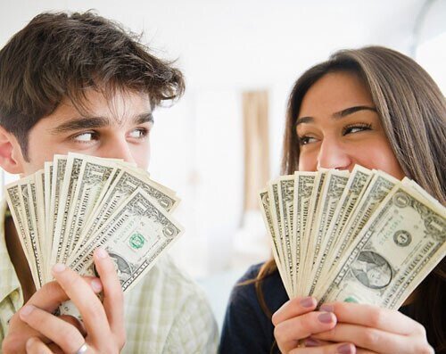 Nửa năm tới, vợ chồng tuổi này ‘mở kho phúc lộc’, tiền bạc kéo về ào ạt