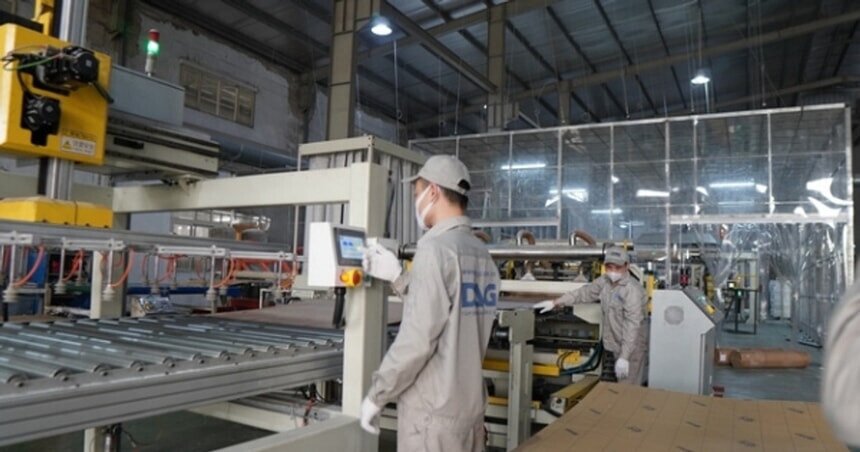 Nhựa Đông Á lao dốc: Hàng Trung Quốc áp đảo, nợ nghìn tỷ, cổ phiếu bị hủy niêm yết