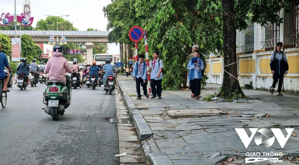 Hà Nội chỉnh trang vỉa hè: Nơi được thay "màu áo mới", nơi vẫn xuống cấp nhức nhối