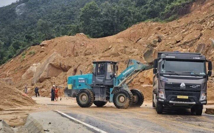 Công bố tình huống khẩn cấp trên tuyến Quốc lộ 1, đường Trường Sơn Đông qua các tỉnh thành