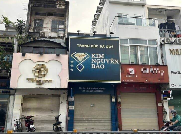 Khách tố tiệm vàng Kim Nguyên Bảo chiếm đoạt hơn 1 tỉ đồng, công an TP.HCM vào cuộc